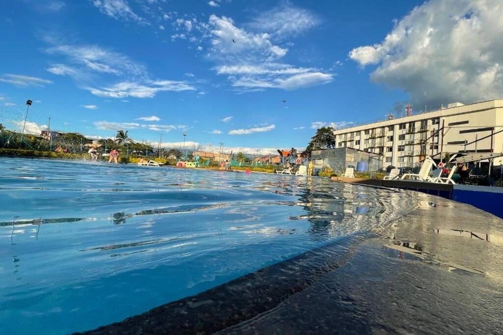 מונטנגרו Apartamento Cerca Parque Del Cafe Con Piscina מראה חיצוני תמונה